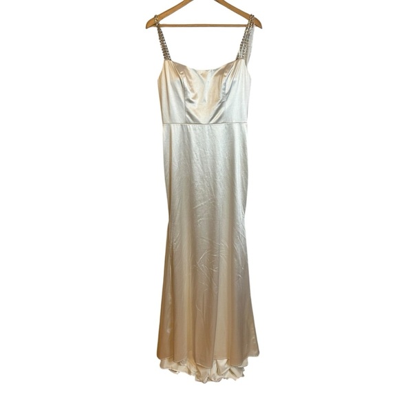 Ieena by Mac Duggal 12428 size 8 white formal dress - Picture 8 of 8